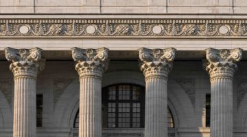 A picture of 4 pillars on the front of a classical building representing the four pillars of TestReach use to maintain test integrity in online examinations.