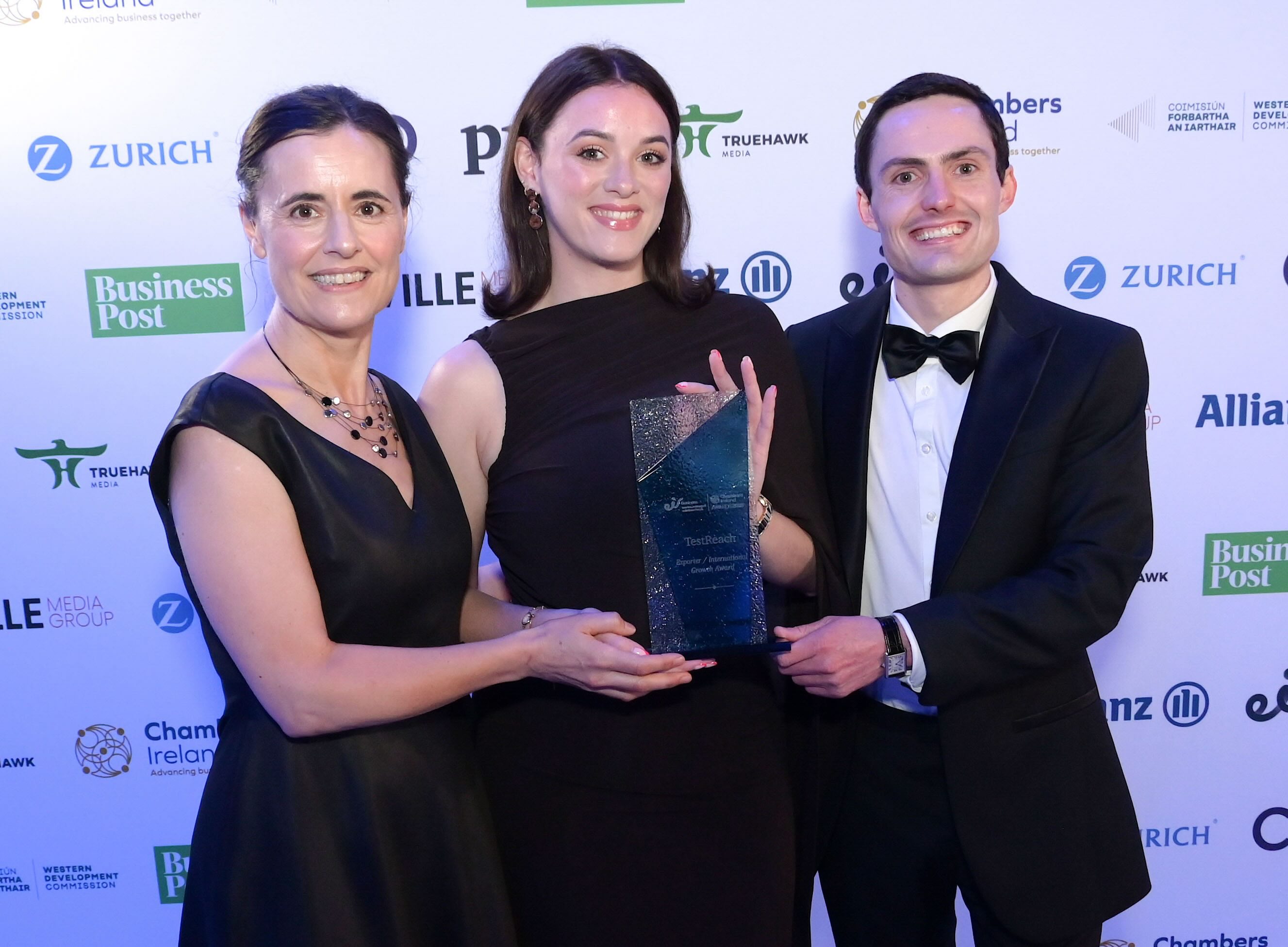 The TestReach team holding the eir business Chamber Ireland Award for Exporter / International Growth